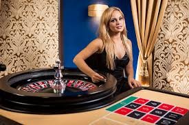 Meja baccarat langsung dengan dealer profesional di spgslot
